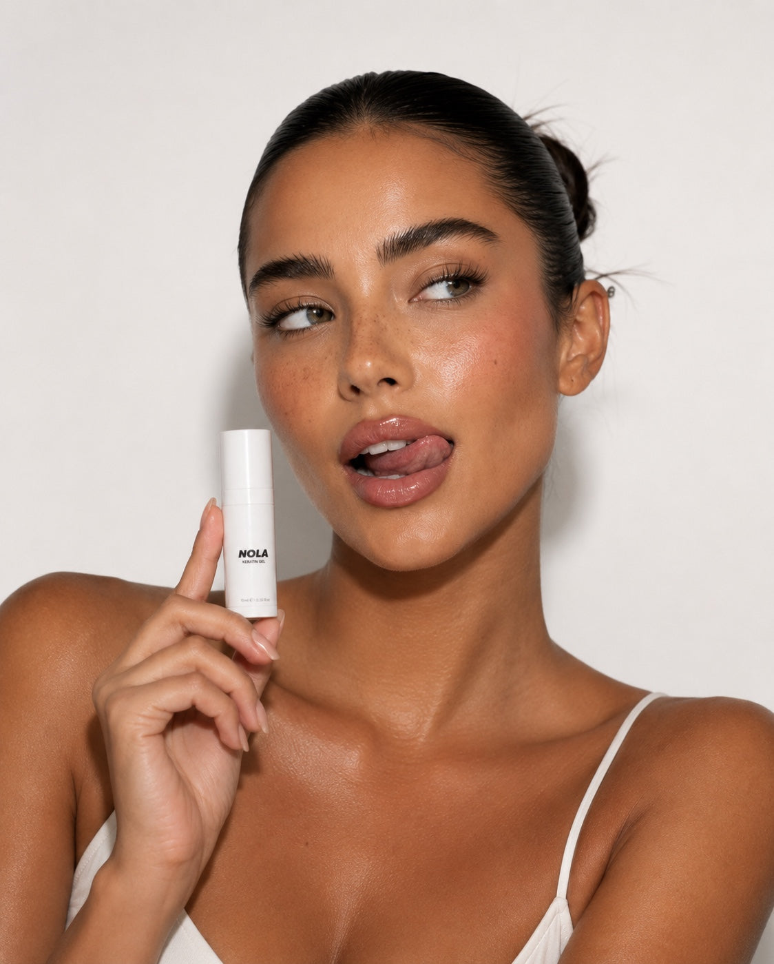 A clearer brow routine, at home.